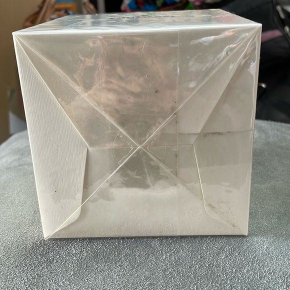 “THUCASSI” NIB Exquisite 2 Wick Candle - Picture 9 of 9